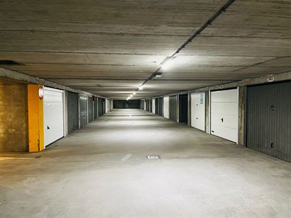 Hendrikaplein garage 109 - Garage fermé box 149 - Situé sous Hendrikaplein au niveau -2 - Dimensions : 2,80 x 5,40 m
...