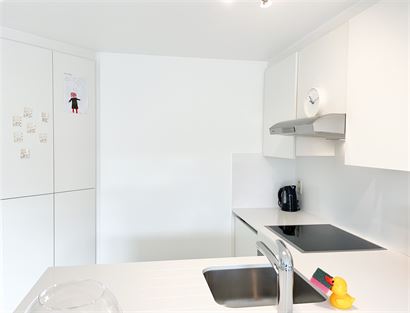 Whitby 0501 - Appartement de deux chambres ensoleillé et prêt à être emménagé - Situé au cinquième étage, avec vue latérale sur le chenal du...