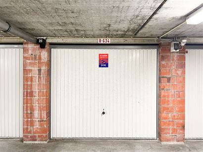 Panorama B Garage 34 - Garage fermé avec porte basculante - Equipé d'un point lumineux et d'une prise - Accès par la rue de Veurnestraat - Situé a...