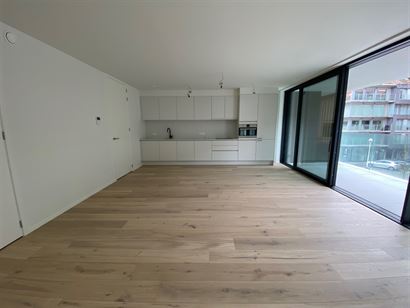 TE HUUR OP JAARBASIS - Ongemeubeld nieuwbouw appartement met 2 slaapkamers - ruim terras - living met open keuken - overal vloerverwarming op gas - be...