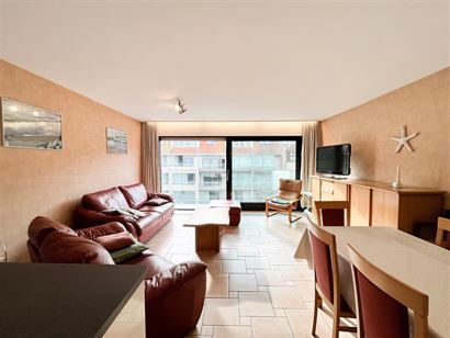 Res. Embassy D 0401 - Appartement ensoleillé avec deux chambres à coucher - Situé au quatrième étage dans la rue commerçante - Entrée - Toilett...