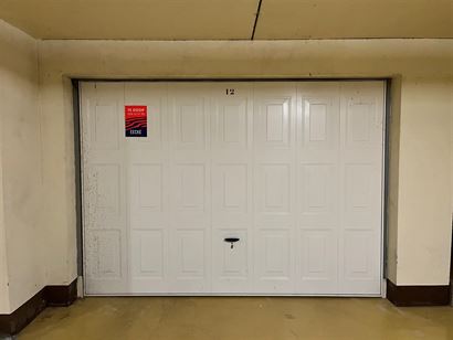 Res. Rayon d'or II garage 12 - Garage box spacieux et bien situé sur la Groenendijk - Dimensions : 3,24 x 6,10 m - Pleine propriété - Accès par Pa...