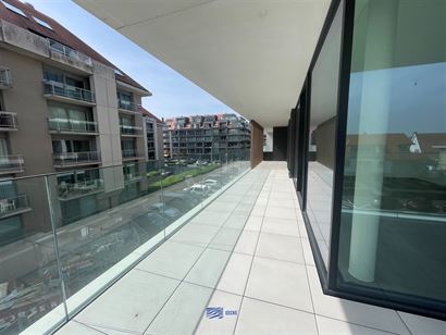 TE HUUR OP JAARBASIS - ongemeubeld nieuwbouw hoekappartement - ruime terrassen (55 m²) - héél ruime living met open keuken - vloerverwarming op gas...