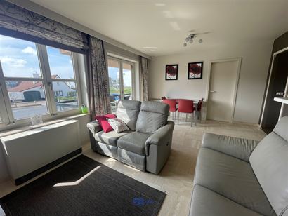 TE HUUR OP JAARBASIS - gemeubeld appartement met zonneterras - nabij Groenendijk op wandelafstand van het strand - woonkamer met open keuken - badkame...