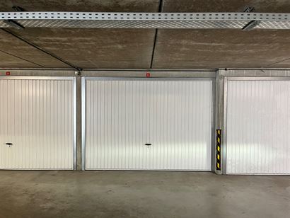 De Lijn Garage 12 - Garage box facile d'accès avec entrée par la Vlaanderenstraat - Pleine propriété - Point lumineux - Dimensions : 3,10 x 5,33 m...