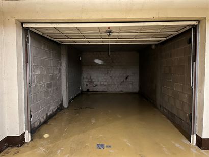 Res. Rayon d'or II garage 12 - Goed gelegen ruime garagebox op de Groenendijk - Afmetingen: 3,24 x 6,10 m - Volle eigendom - Inrit via de Paardenvisse...