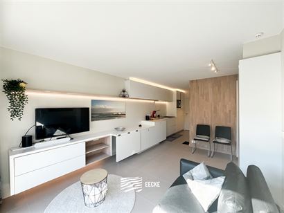 Res. Mermaid II 0302 - Volledig gerenoveerde zonnige studio - Centraal gelegen in de winkelstraat op de derde verdieping - Inkom - Badkamer met inloop...