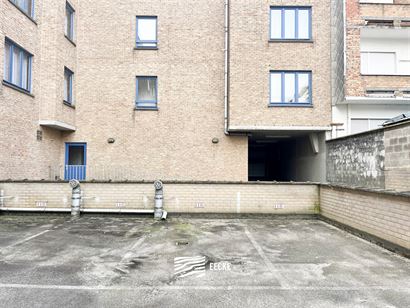 Res. Panorama A A04 - Parking gelegen in de binnenkoer van Residentie Panorama, afgesloten met een slagboom - Toegang via de Veurnestraat - Aankoop in...