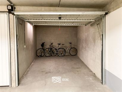  Loodswezenplein Garage 1 - Gelegen op niveau -1 - Gesloten garagebox van 2,85 x 5m73 - Verkoop onder erfpacht - Inrit in de Lombardsijdestraat
...