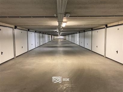  Loodswezenplein Garage 1 - Gelegen op niveau -1 - Gesloten garagebox van 2,85 x 5m73 - Verkoop onder erfpacht - Inrit in de Lombardsijdestraat
...