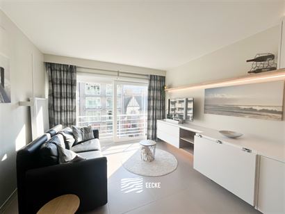 Res. Mermaid II 0302 - Volledig gerenoveerde zonnige studio - Centraal gelegen in de winkelstraat op de derde verdieping - Inkom - Badkamer met inloop...