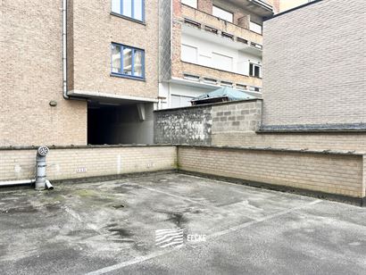 Res. Panorama A A04 - Parking gelegen in de binnenkoer van Residentie Panorama, afgesloten met een slagboom - Toegang via de Veurnestraat - Aankoop in...