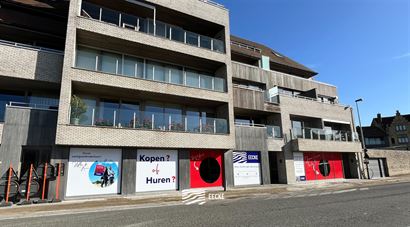 Spacieux immeuble commercial avec une grande visibilité !
Situé sur une route d'accès à Veurne, à quelques pas de la Grand Place
- surface tota...