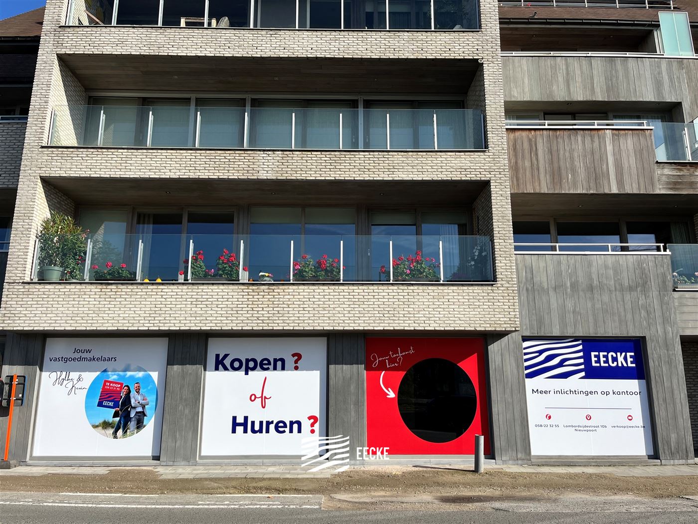 Ruim handelspand met veel visibiliteit! Gelegen aan een invalsweg van Veurne , op enkele stappen van de Grote Markt en het station
- totale oppervlak...