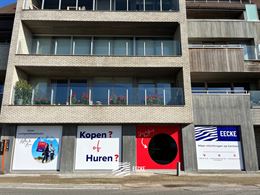 Ruim handelspand met veel visibiliteit! - Gelegen aan een invalsweg van Veurne , op enkele stappen van de Grote Markt - totale oppervlakte van 227 m²...