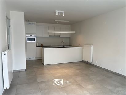 TE HUUR OP JAARBASIS - Ongemeubeld appartement in nieuwe residentie - groot zonneterras met zicht op het zwembad - woonkamer met open keuken - 2 slaap...