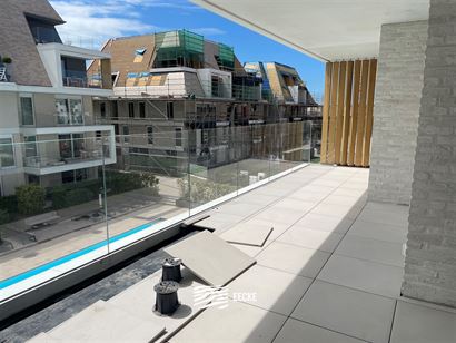 TE HUUR OP JAARBASIS - Ongemeubeld appartement in nieuwe residentie - groot zonneterras met zicht op het zwembad - woonkamer met open keuken - 2 slaap...