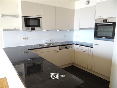 TE HUUR OP JAARBASIS - Ongemeubeld appartement met 2 slaapkamers - uniek zicht op de vaargeul en de zee vanuit de living - zicht op Mauritiuspark vanu...