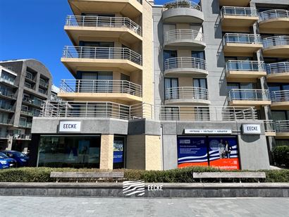 Ruim handelspand met veel passage en visibiliteit!  Gelegen op de hoek Lombardsijdestraat en het Fabreplein - Totale oppervlakte van 160 m² met aansl...