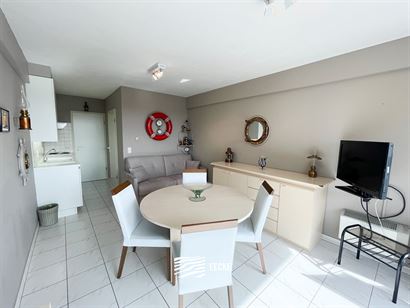 Résidence Panorama A0202 - Studio ensoleillé avec coin chambre - Vue sur le quartier Simli depuis le deuxième étage - Hall d'entrée avec coin cha...