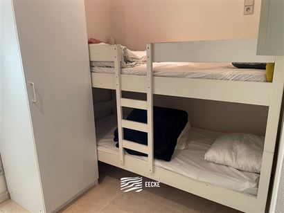 A LOUER A L'ANNEE - appartement moderne au 6eme étage avec vue frontale sur mer - cuisine équipée avec lave-vaisselle, frigo, micro-ondes et four -...