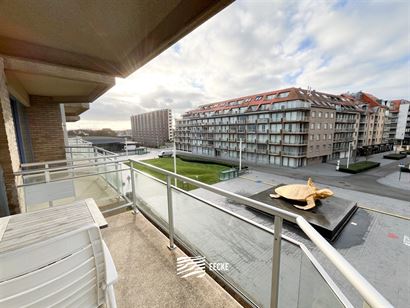 TE HUUR OP JAARBASIS - Gezellig appartement met ruime slaapkamer en slaaphoek - zonnig terras met zicht op de gouden schildpad - living met open keuke...
