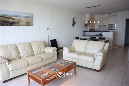 TE HUUR OP JAARBASIS - gemeubeld appartement op de 11e verdieping met zeezicht - ingerichte open keuken met elektrisch fornuis, frigo met vriesvak, co...