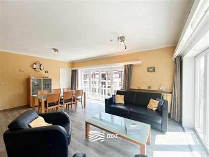 Res. Westdiep 0401 - Lichtrijk hoekappartement met zijdelings zeezicht! - Gelegen op de vierde verdieping in de Albert I laan - Inkom met berging - Do...