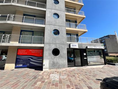 Ruim handelspand met veel passage en visibiliteit!  Gelegen op de hoek Lombardsijdestraat en het Fabreplein - Totale oppervlakte van 160 m² met aansl...