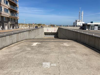 Loodswezenplein Garage 182 - Spacieux garage box avec local de rangement - Situé au niveau -2 - Dimensions : 3,08 x 5,73 m, local de rangement attena...