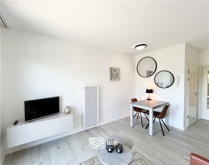 Res. Apollo F8.00.002 - Studio confortable avec terrasse spacieuse - Situation ensoleillée au rez-de-chaussée - Hall d'entrée avec placard - Salle ...