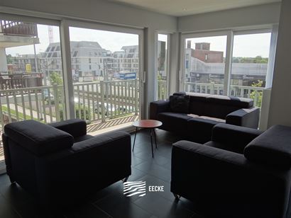 A LOUER A L'ANNEE - appartement en coin meublé avec 2 chambres et lieu de récréation - salon avec terrasse ensoleillée - cuisine équipée avec cu...