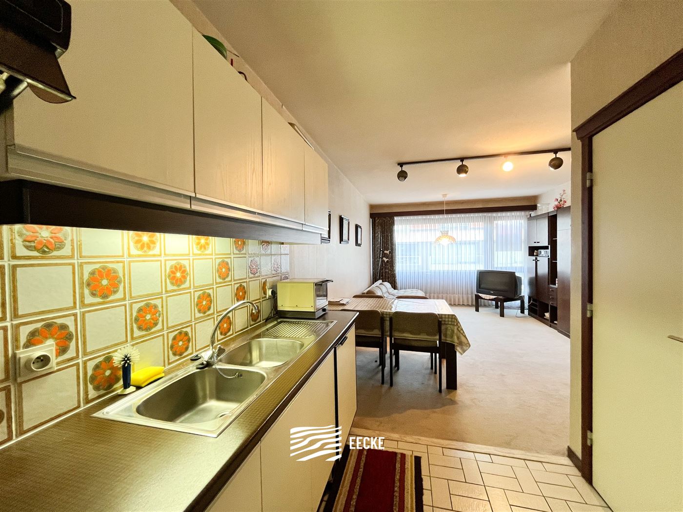 Res. Zonnerust 0403 - Gezellige studio met slaaphoek - Centraal gelegen op de vierde verdieping in de winkelstraat - Inkom met slaaphoek - Open geïns...