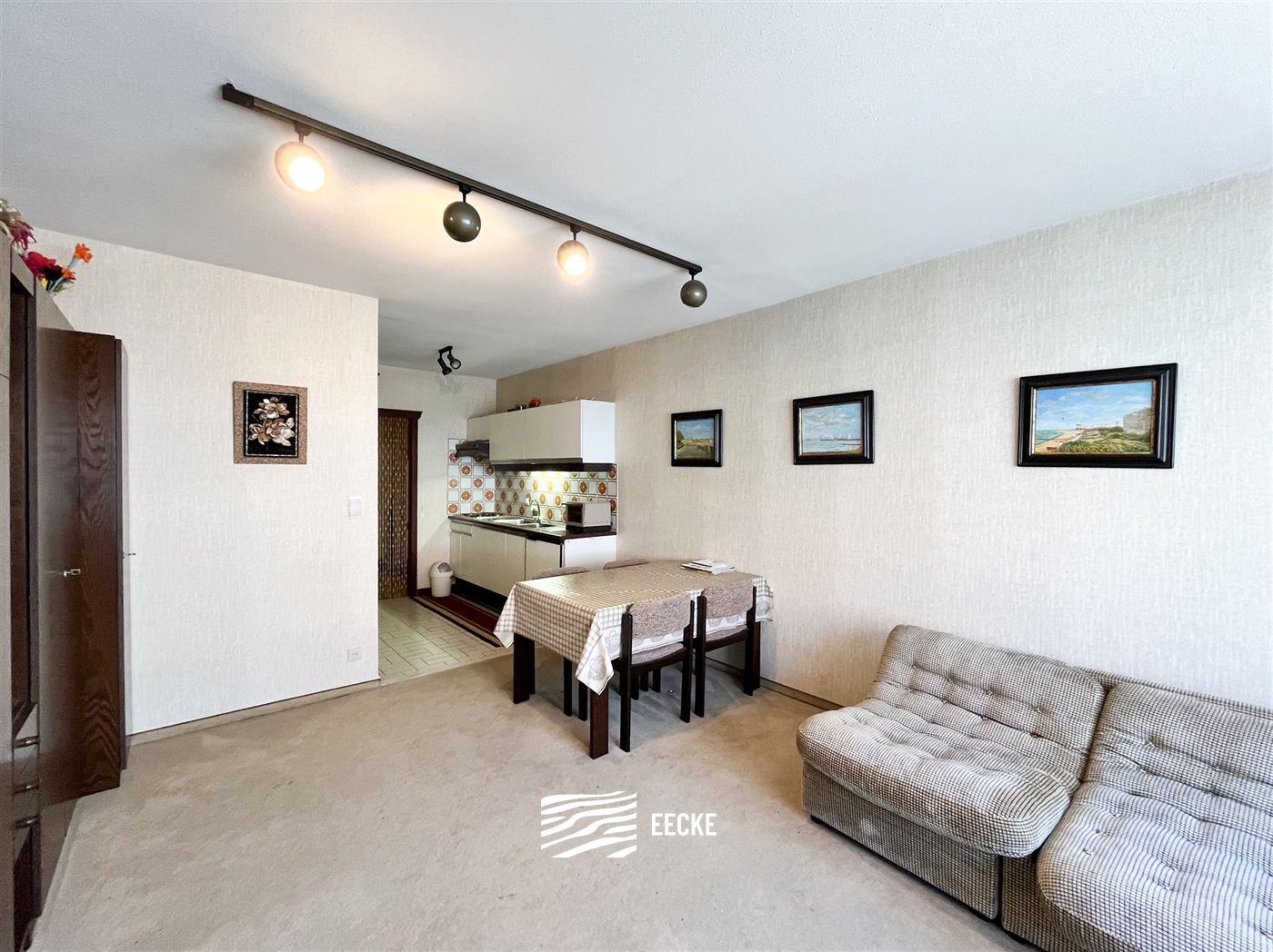 Res. Zonnerust 0403 - Gezellige studio met slaaphoek - Centraal gelegen op de vierde verdieping in de winkelstraat - Inkom met slaaphoek - Open geïns...