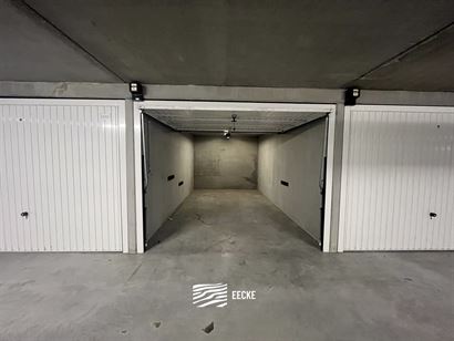 Franslaan garage 1048 - Gesloten garagebox in de Franslaan - Centraal gelegen op niveau -1 van het garagecomplex - Personenlift aanwezig - Volle eigen...