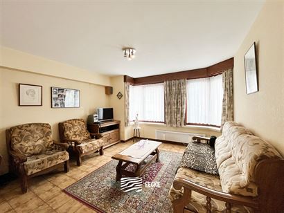 Res. Jolie 0101 - Leuk op te frissen appartement met twee slaapkamers en garage in het hartje van Nieuwpoort-Stad - Gelegen op de eerste verdieping va...