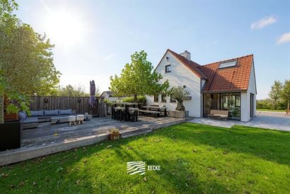 Droom je van rust, ruimte en een vleugje charme? Ontdek deze prachtige landelijke eigendom langs de Ramskapellevaart, op slechts 5,5 km van het strand...