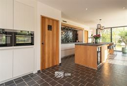 Vous rêvez de calme, d'espace et de charme ? Découvrez cette belle propriété rurale le long du canal de Ramskapelle, à seulement 5,5 km de la pla...
