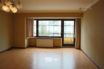 TE HUUR OP JAARBASIS - ongemeubeld appartement - centrale ligging - zonneterras achteraan - woonkamer met aparte ingerichte keuken - 1 slaapkamer - ba...