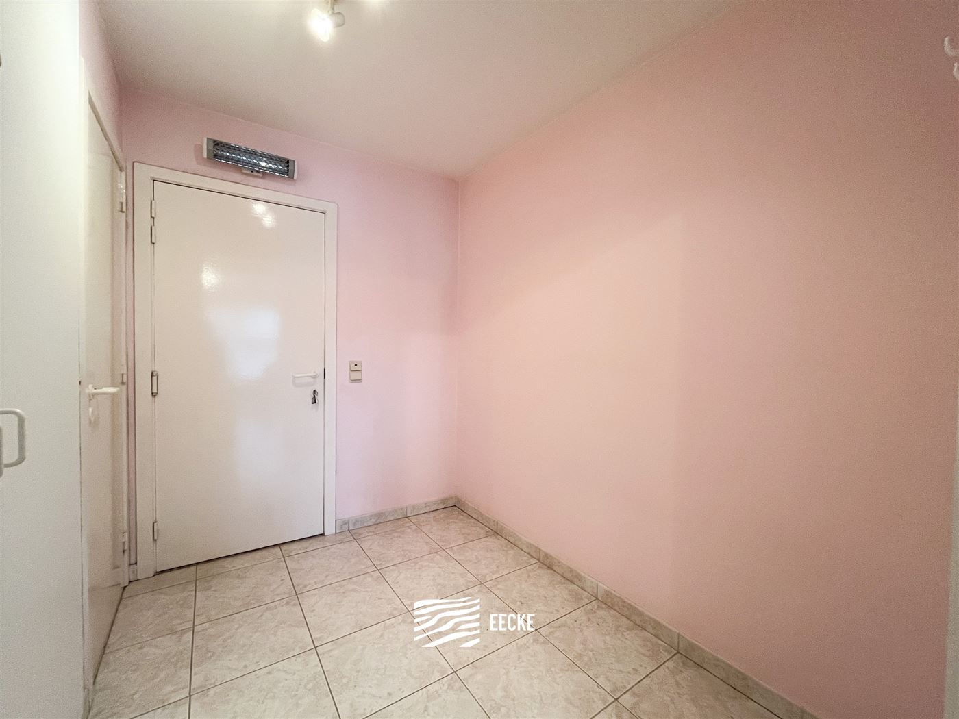 Res. Casino A 0402 - Studio confortable avec coin couchage - Exposition sud dans la rue commerçante au quatrième étage - Hall d'entrée avec coin c...