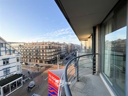 Res. Casino A 0402 - Studio confortable avec coin couchage - Exposition sud dans la rue commerçante au quatrième étage - Hall d'entrée avec coin c...