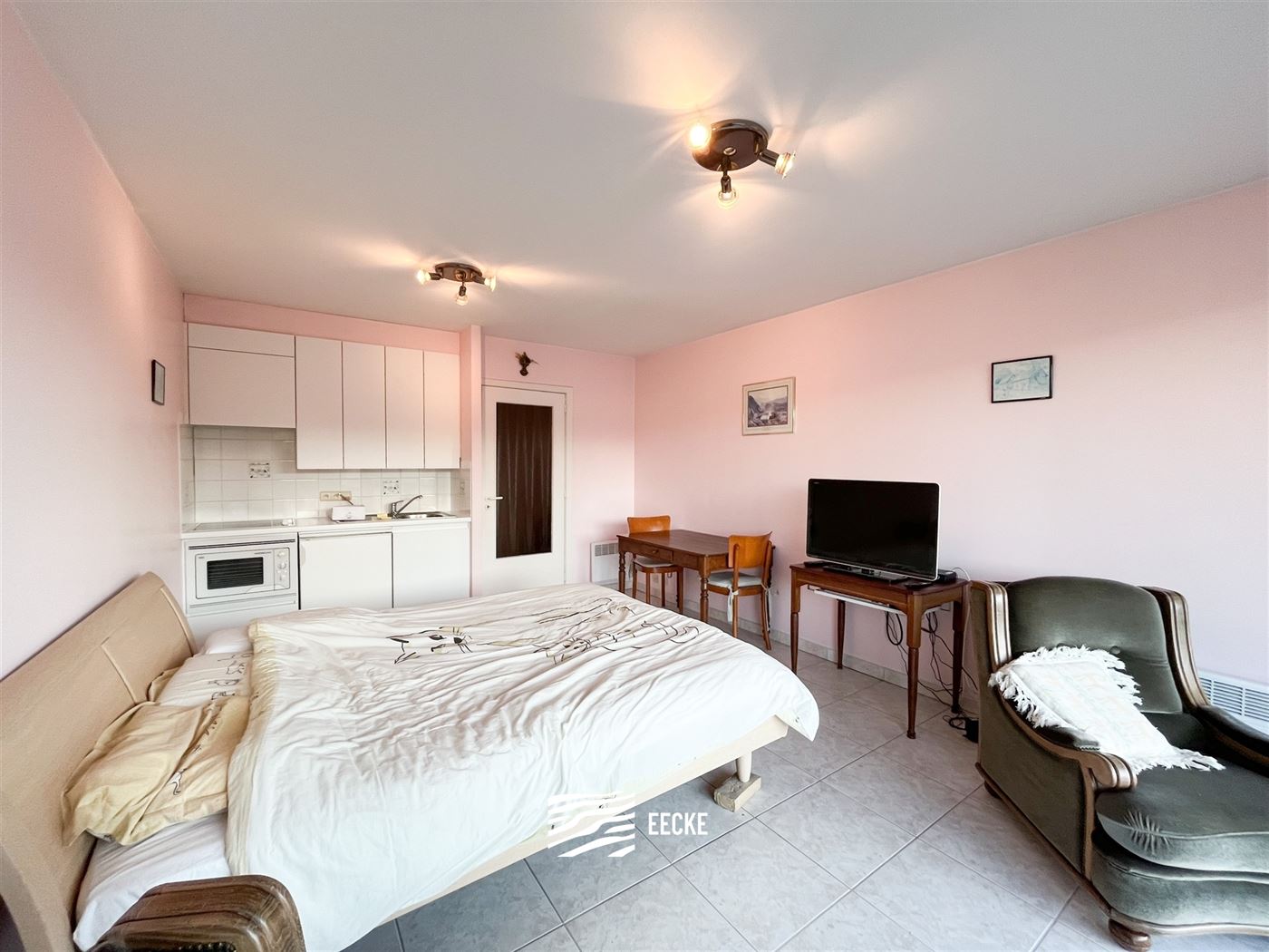 Res. Casino A 0402 - Studio confortable avec coin couchage - Exposition sud dans la rue commerçante au quatrième étage - Hall d'entrée avec coin c...