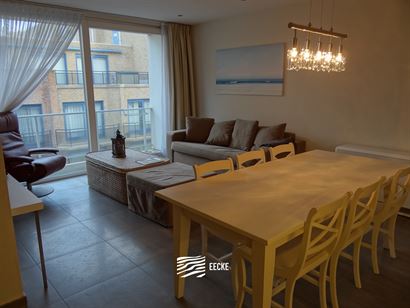 TE HUUR OP JAARBASIS -  Gezellig modern gemeubeld appartement - centrale ligging - woonkamer met ingerichte keuken - badkamer met douche - slaapkamer ...