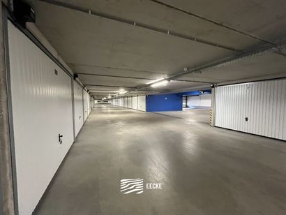 Loodwezenplein G65 - Ruime garagebox gelegen aan de inrit van het complex - Afmetingen: 3,07 x 5,82 m - Verkoop onder erfpacht - Inrit via de Lombards...