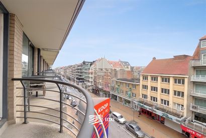 Res. Casino A 0402 - Studio confortable avec coin couchage - Exposition sud dans la rue commerçante au quatrième étage - Hall d'entrée avec coin c...