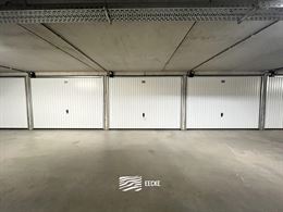 Loodwezenplein G65 - Spacieux garage box situé à l'entrée du complexe - Dimensions : 3,07 x 5,82 m - Vente en leasing - Entrée par la Lombardsijde...