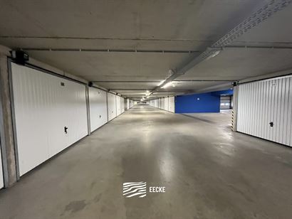 Loodwezenplein G65 - Ruime garagebox gelegen aan de inrit van het complex - Afmetingen: 3,07 x 5,82 m - Verkoop onder erfpacht - Inrit via de Lombards...