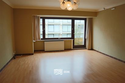 TE HUUR OP JAARBASIS - ongemeubeld appartement - centrale ligging - zonneterras achteraan - woonkamer met aparte ingerichte keuken - 1 slaapkamer - ba...