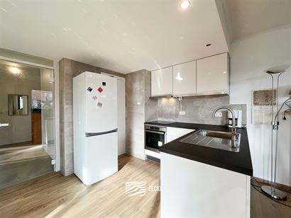 Res. Mithras 0104 - Gezellig zonnig hoekappartement  met twee slaapkamers - Gelegen op de eerste verdieping in de Albert I laan - Inkom met apart toil...