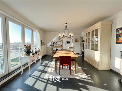 Van Gucht 0301 - Modern en instapklaar hoekappartement - Ondergrondse parkeerplaats en kelder inbegrepen - Inkom met gastentoilet - Lichtrijke leefrui...